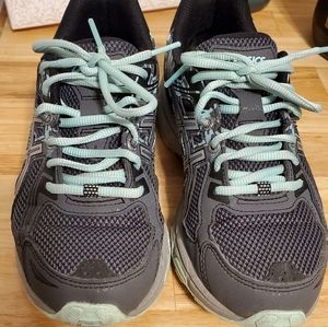 Womens Asics Size 7.5
